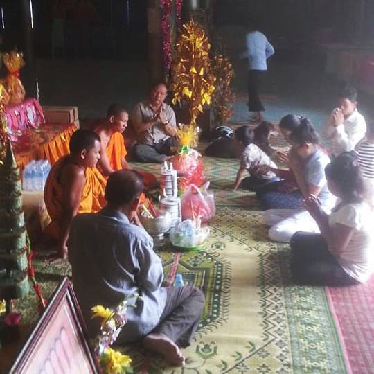 Zevendagenceremonie in een tempel in Battambang